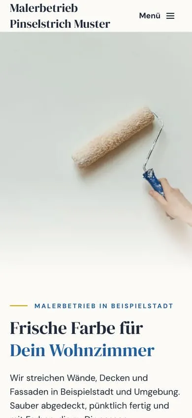 Startseite vom Malerbetrieb Pinselstrich Muster in Kalkweiß, Himmelblau und Pastellgelb am Handy